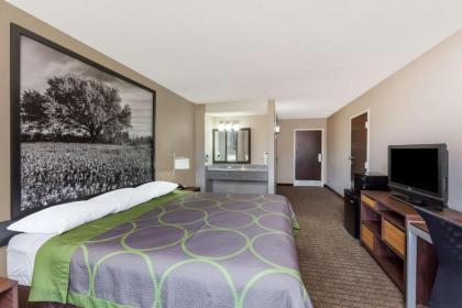 Super 8 by Wyndham Buffalo - image 12