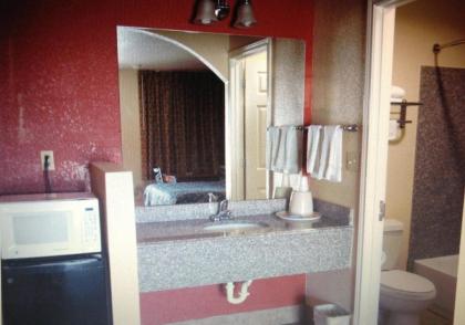 Budget Inn Buffalo - image 11