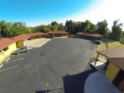 Budget Inn Buffalo - image 13