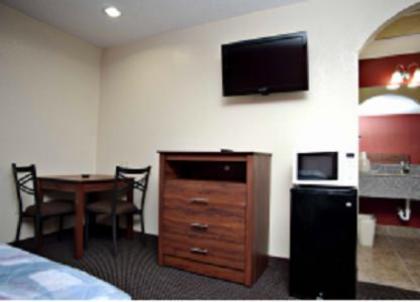 Budget Inn Buffalo - image 4