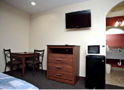 Budget Inn Buffalo - image 4