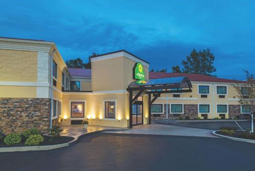 La Quinta Inn by Wyndham Buffalo Airport - main image