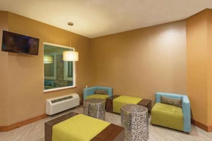 La Quinta Inn by Wyndham Buffalo Airport - image 2