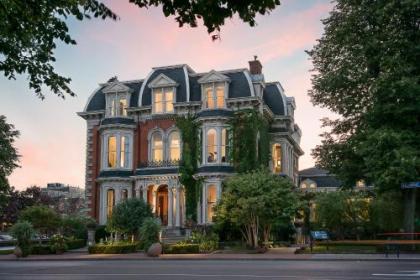 the mansion on Delaware Avenue New York