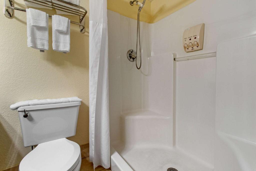 Quality Inn Bulls Gap - image 2