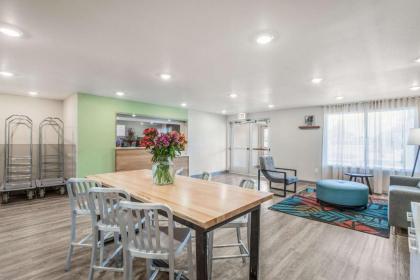 WoodSpring Suites Chicago Midway - image 8