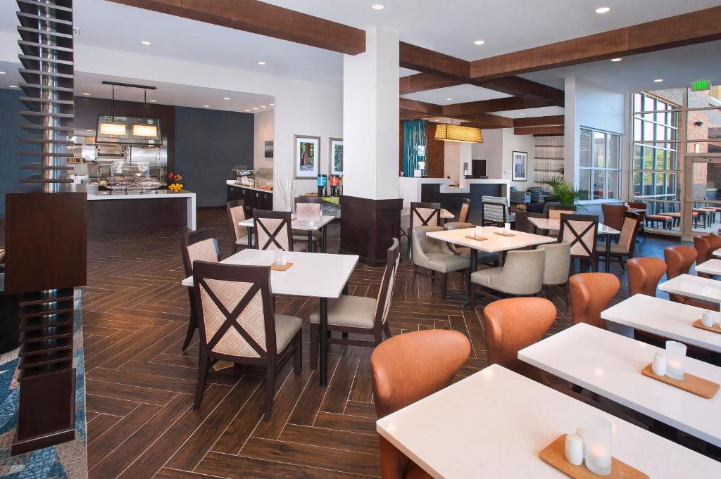 Hilton Garden Inn Burbank Downtown - image 7
