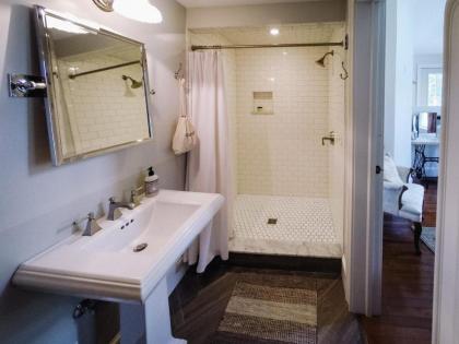 Burdett House Bed & Breakfast - image 10