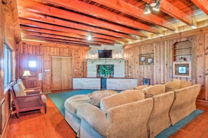 Ledge Lodge with Pool and Cumberland Valley Views! - image 6