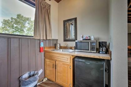 Burkesville Apt with Deck Views and Pool Access! - image 5