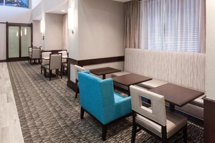 Hampton Inn & Suites Ft. Worth-Burleson - image 9