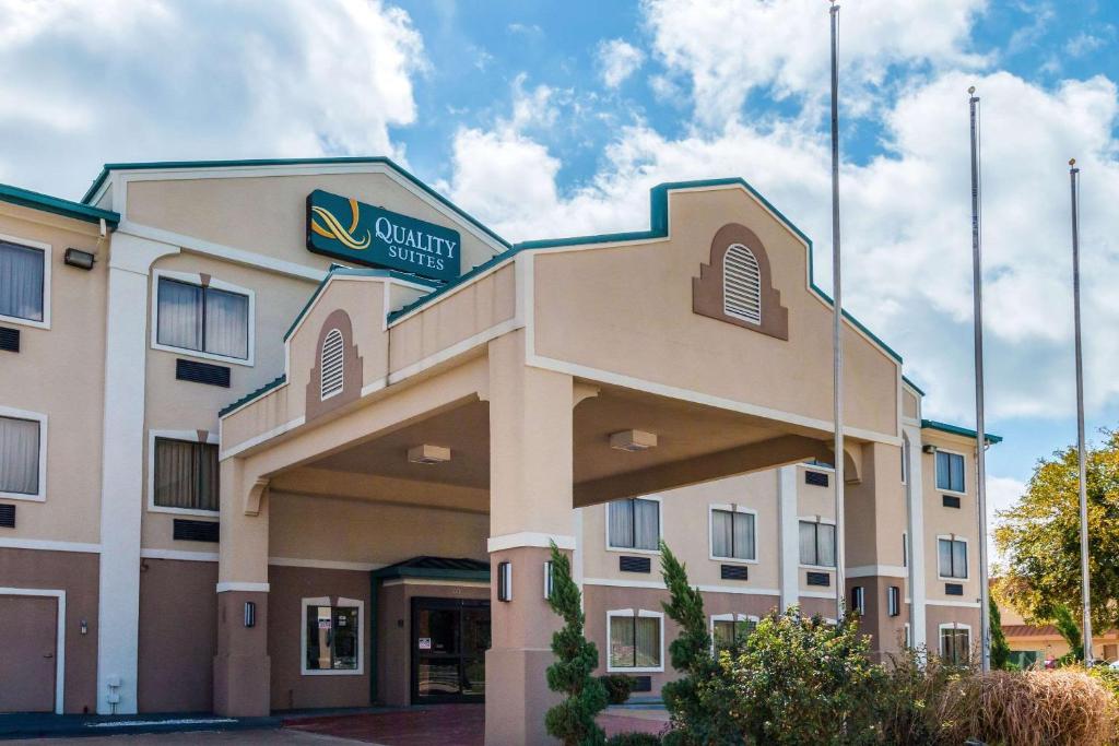 Quality Suites Ft Worth Burleson - main image
