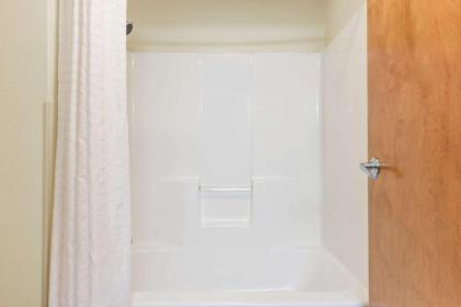 Super 8 by Wyndham Burleson Fort Worth Area - image 3