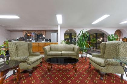 Super 8 by Wyndham Burleson Fort Worth Area - image 9