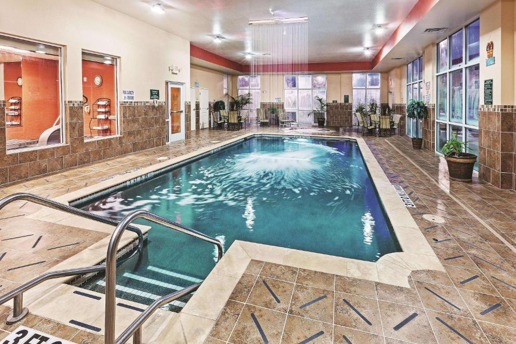 La Quinta by Wyndham Burleson - image 2