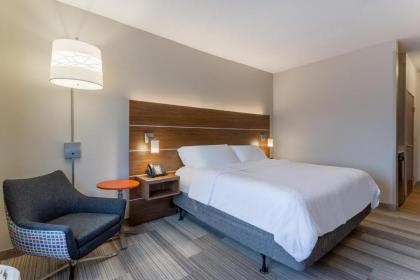 Holiday Inn Express Hotel & Suites Burlington an IHG Hotel - image 12