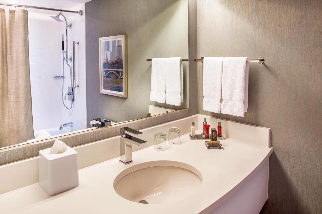 Boston Marriott Burlington - image 6