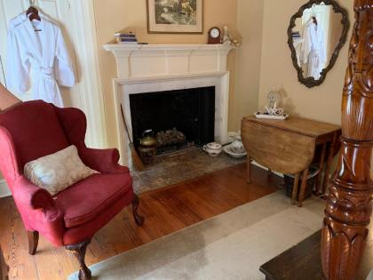 The Lily Inn - Burlington - image 12