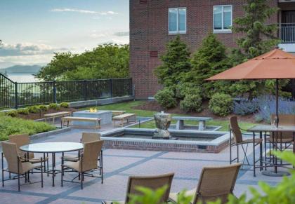 Courtyard Burlington Harbor - image 3