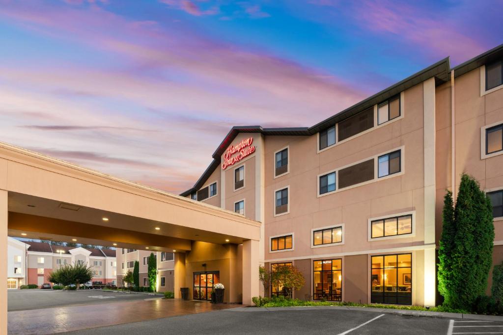 Hampton Inn & Suites Burlington - main image