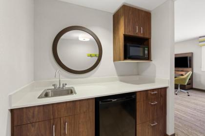 Hampton Inn & Suites Burlington - image 17