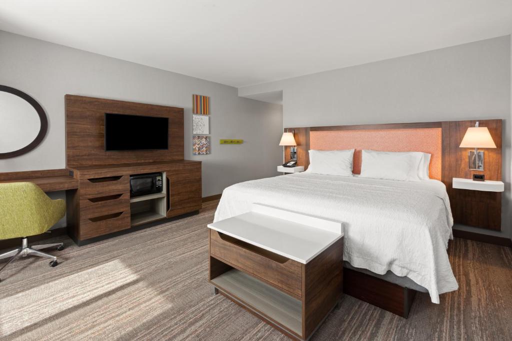 Hampton Inn & Suites Burlington - image 2