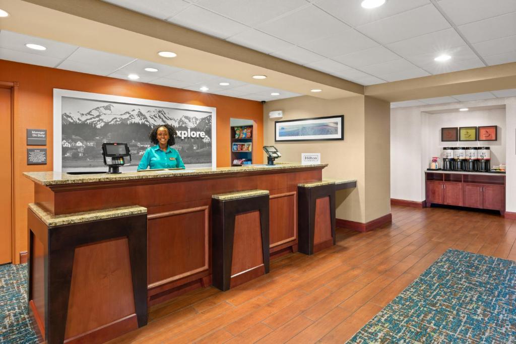 Hampton Inn & Suites Burlington - image 6