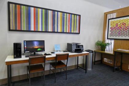 Holiday Inn Express Hotels & Suites Burlington an IHG Hotel - image 16