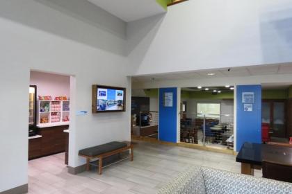 Holiday Inn Express Hotels & Suites Burlington an IHG Hotel - image 18