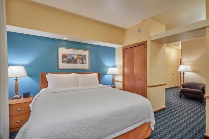 Fairfield Inn & Suites Burlington - image 15