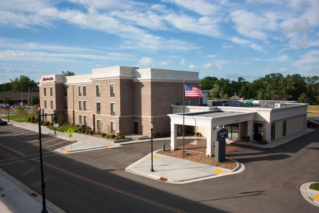 Hampton Inn - Burlington - main image