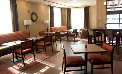 Hampton Inn - Burlington - image 5