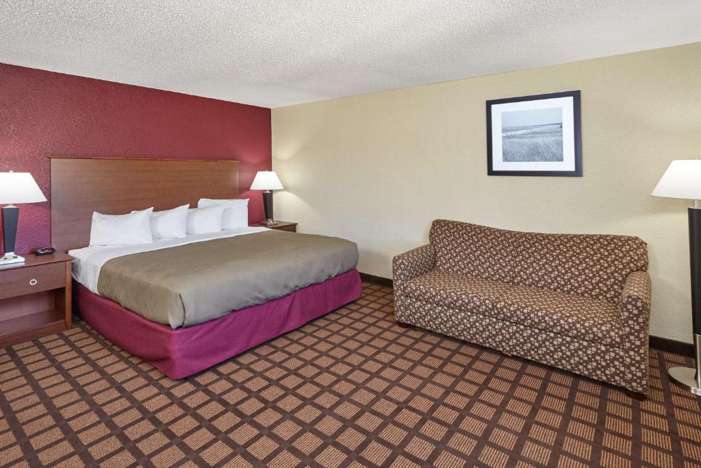 AmericInn by Wyndham Burlington - image 2