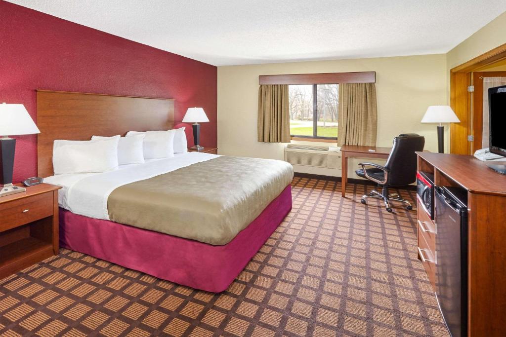 AmericInn by Wyndham Burlington - image 3