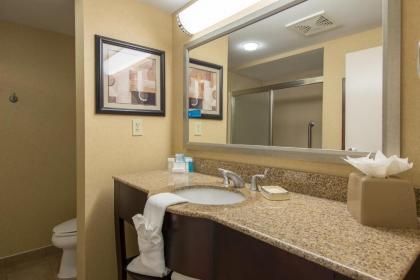 Hampton Inn & Suites Burlington - image 11