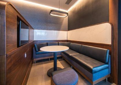 Courtyard by Marriott Burlington - image 11