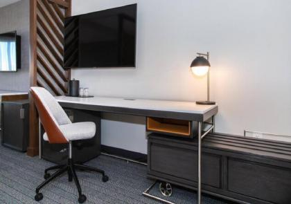 Courtyard by Marriott Burlington - image 6