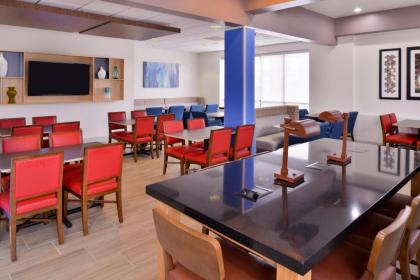Holiday Inn Express Burlington an IHG Hotel - image 6