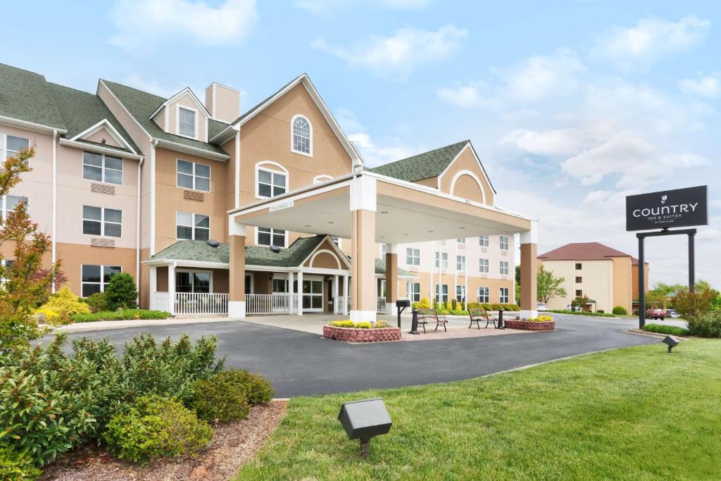 Country Inn & Suites by Radisson Burlington (Elon) NC - main image