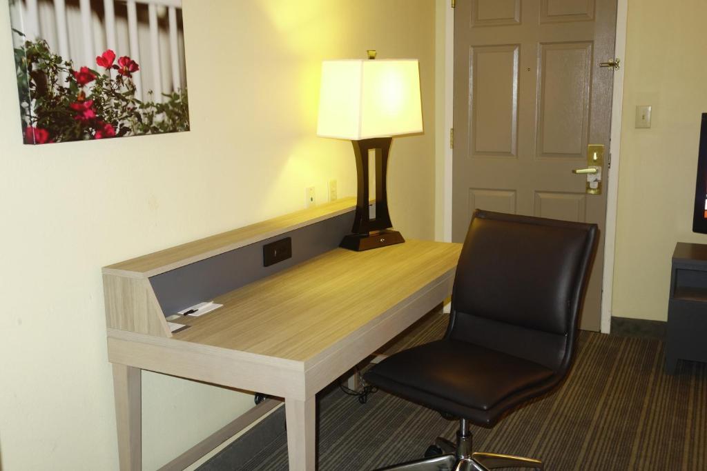 Country Inn & Suites by Radisson Burlington (Elon) NC - image 5