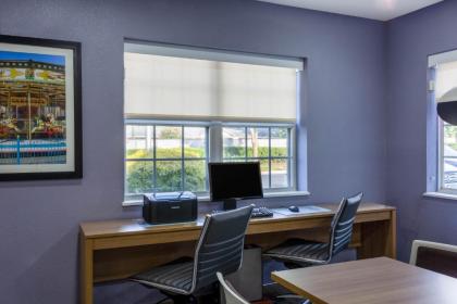 Microtel Inn & Suites by Wyndham Burlington - image 5