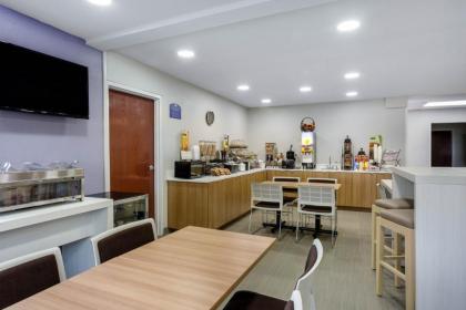 Microtel Inn & Suites by Wyndham Burlington - image 6