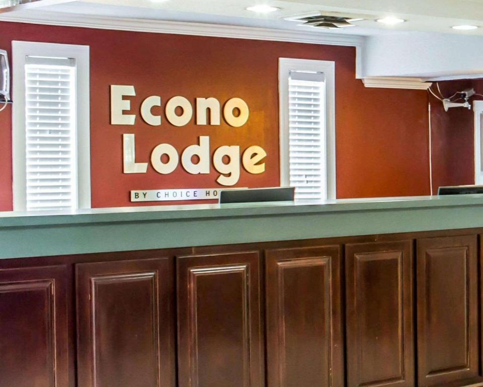 Econo Lodge Burlington I-40 - image 3