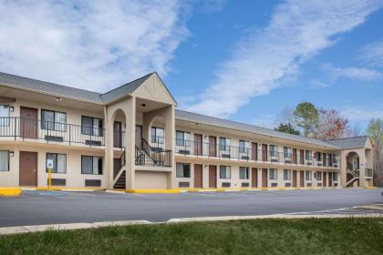 Super 8 by Wyndham Burlington NC - image 1