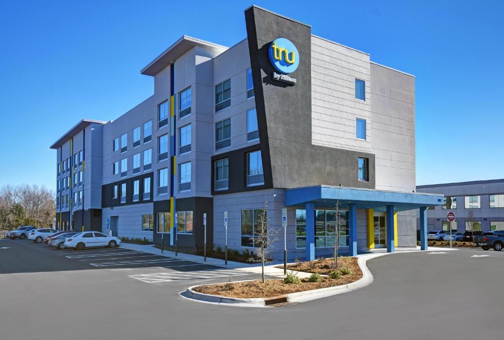 Tru By Hilton Burlington - main image