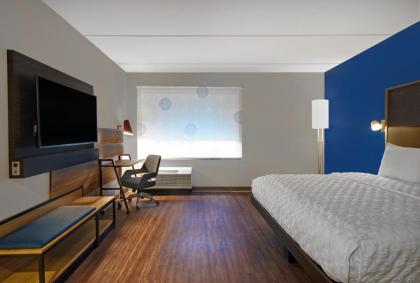 Tru By Hilton Burlington - image 9
