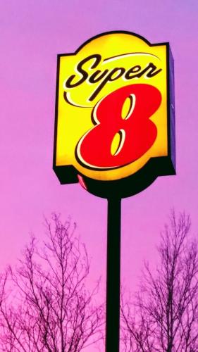 Super 8 by Wyndham Burnham/Lewistown - image 4