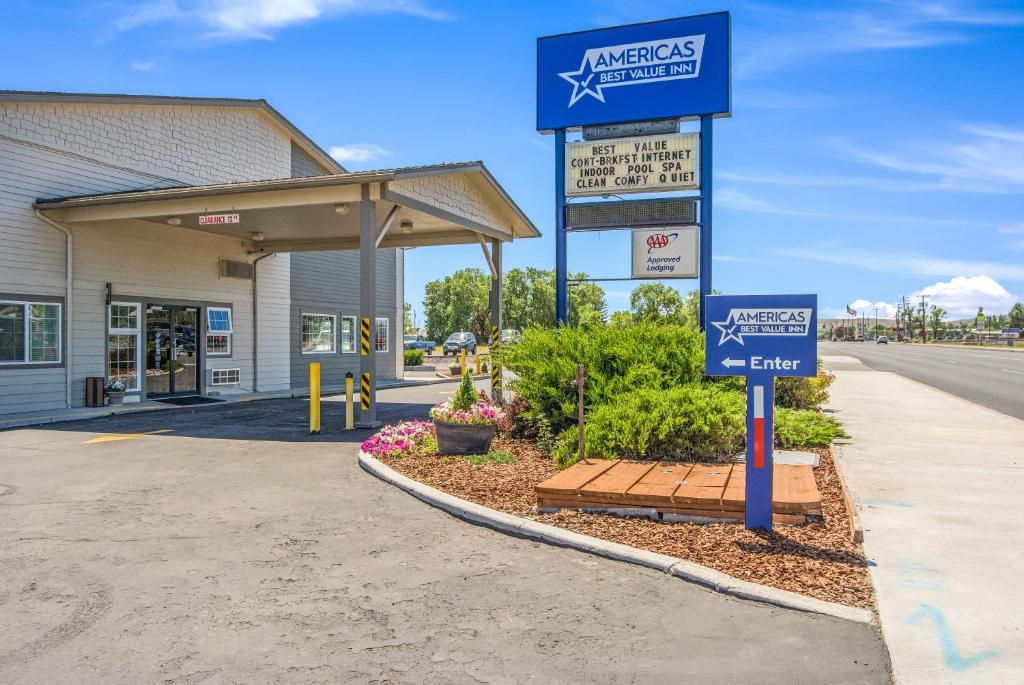 Americas Best Value Inn Burns - main image