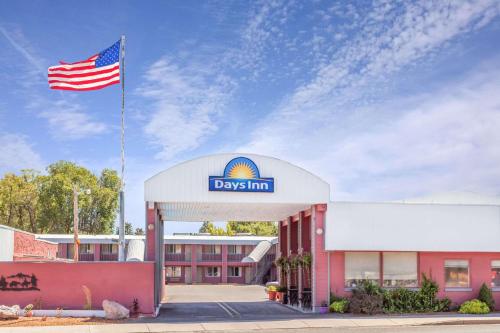 Days Inn by Wyndham Burns - main image