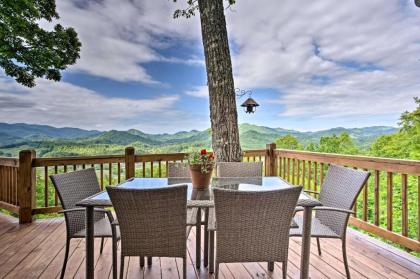 Burnsville Cottage with Deck and Blue Ridge mtn Views Burnsville